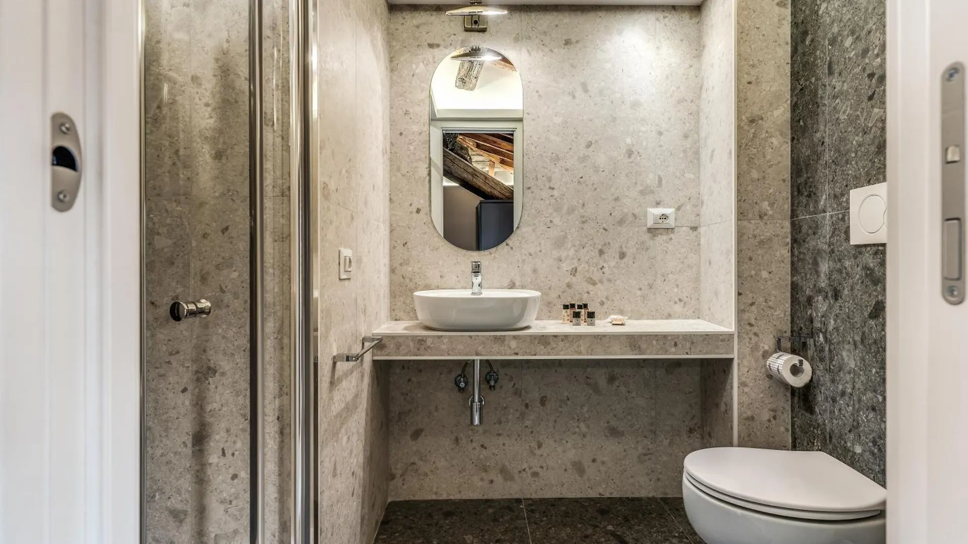 Apartment Palazzo Ottavia - La Maison D'Art Collection Rome